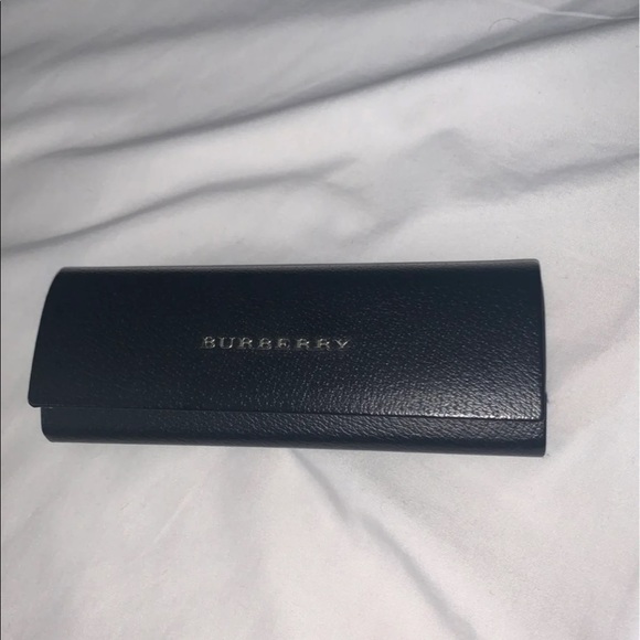 Burberry glasses case - Picture 1 of 7